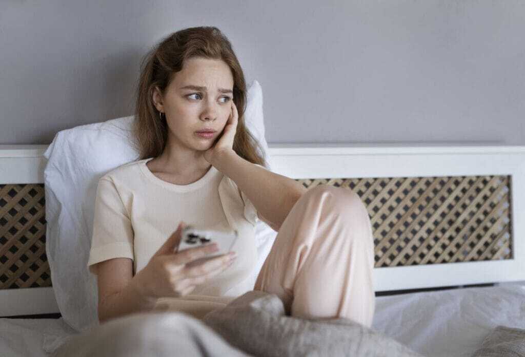 medium-shot-anxious-woman