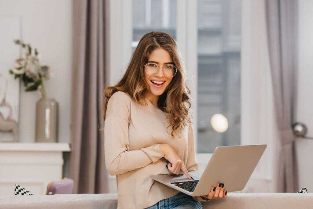 Freelancer Secrets: Proven Tips to Win More Jobs on Freelancer.com in 2025 61 female-freelancer-pleasure-work