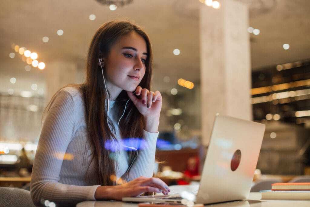 young-woman-works-laptop